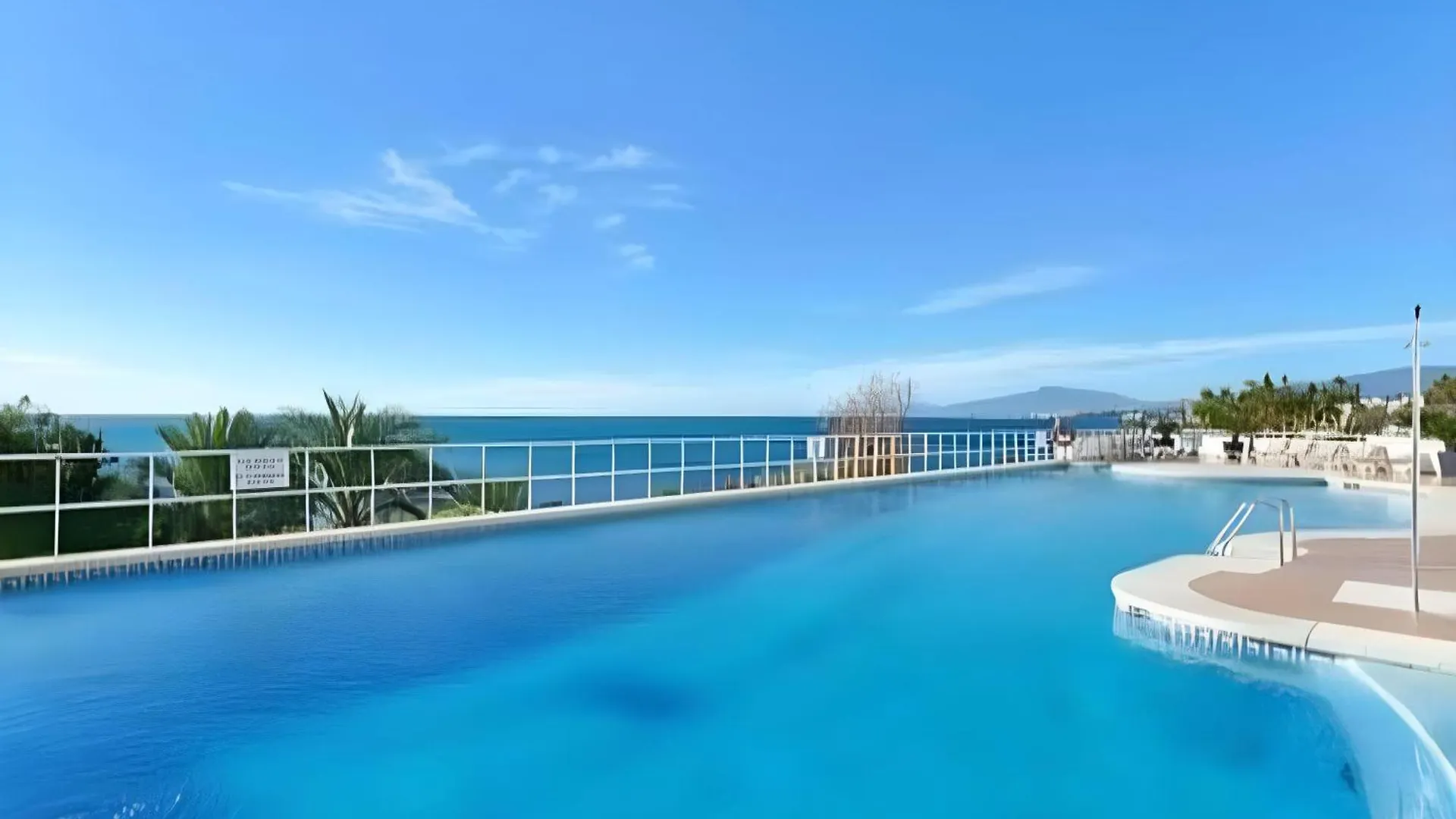 Stunning Unobstructed 180 Degree Sea View Apartment With 100 Square Meters Terrace - Costa Del Sol - אסטפונה